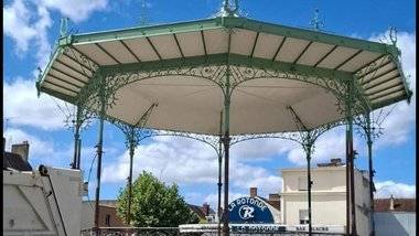 Was ich schon immer über unsere Partnerstadt wissen wollte: Warum nennen die einen den zentralen Platz in Saint Amand-Montrond Place de la République, die anderen Place Carrée